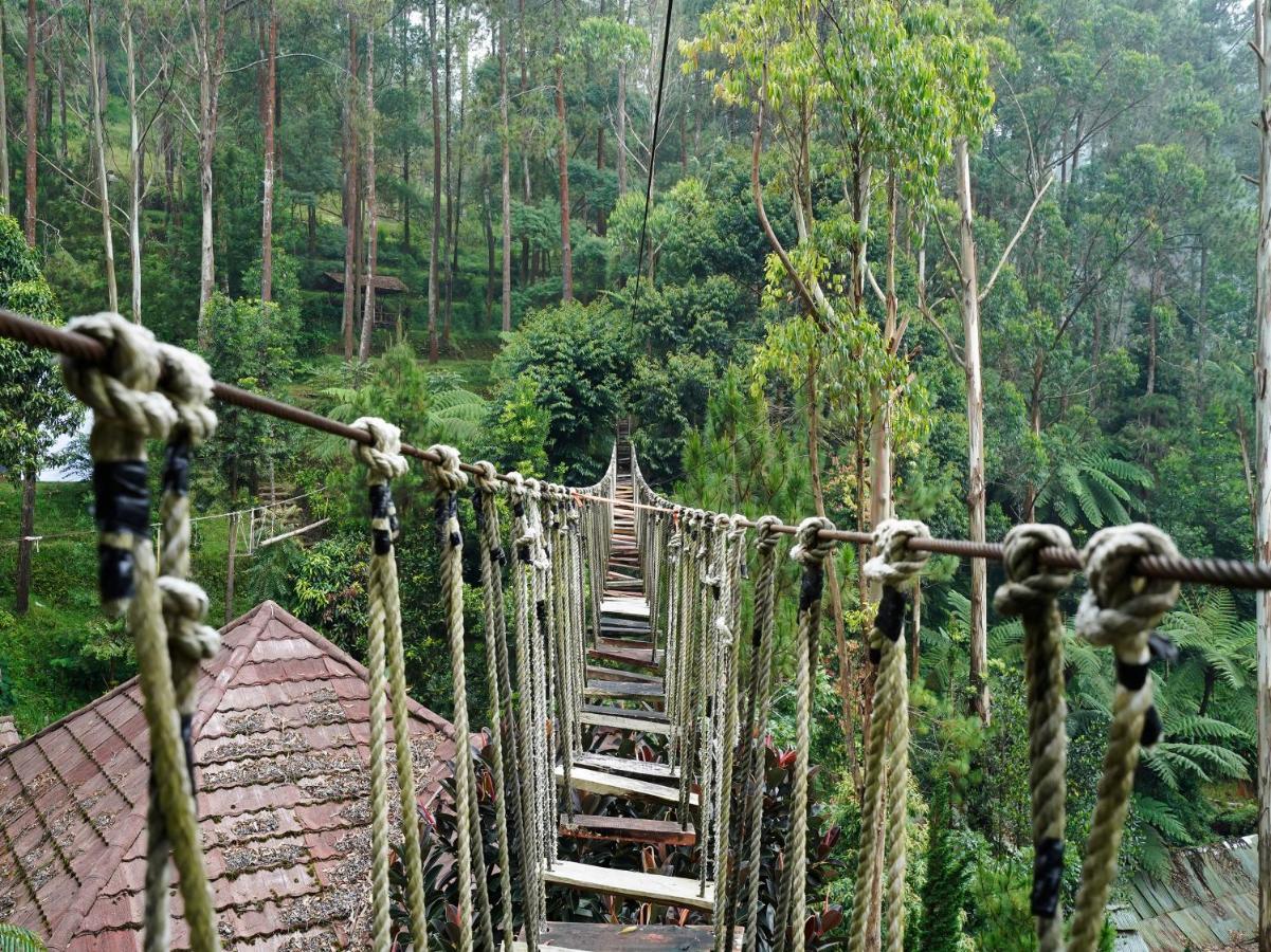 Oyo Homes 90915 Eco Tourism Desa Cihanjuang Rahayu Ciwangun Indah Camp Villas Bongkar Exterior foto