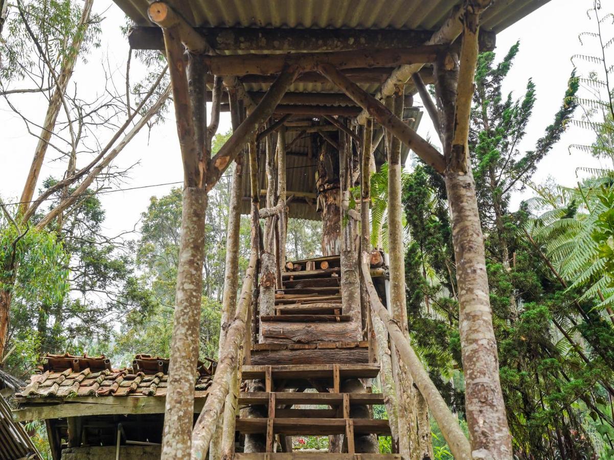Oyo Homes 90915 Eco Tourism Desa Cihanjuang Rahayu Ciwangun Indah Camp Villas Bongkar Exterior foto