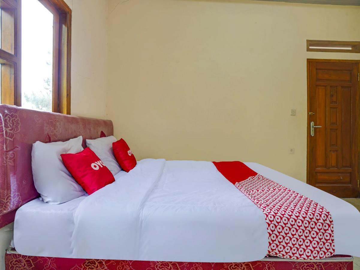 Oyo Homes 90915 Eco Tourism Desa Cihanjuang Rahayu Ciwangun Indah Camp Villas Bongkar Exterior foto
